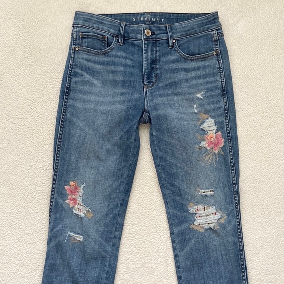 White House Black Market Mid Rise The Straight Crop Floral Embroidered Jeans - Picture 4 of 16